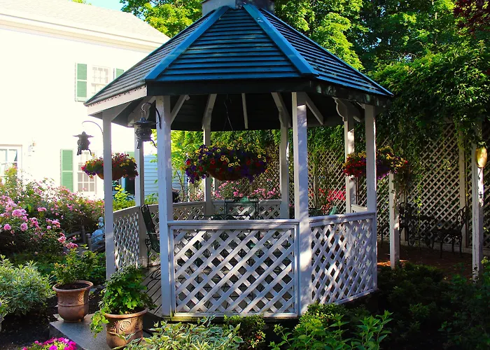 Clark Currier Inn